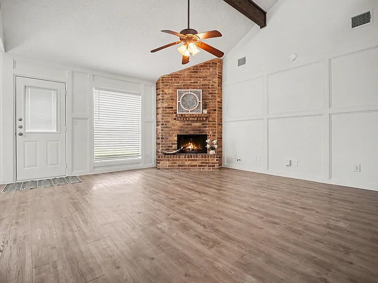1227 Mission Dr — Photo 5