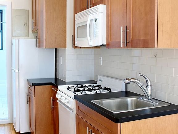 4th image of 501 E 78th St APT 3D