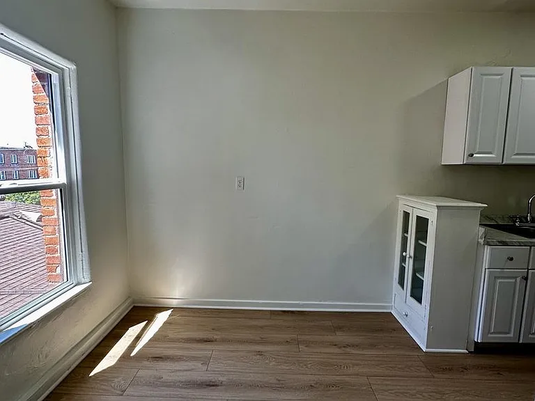 213 S Jackson St — Photo 10