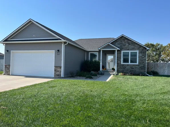 2211 Prairie Rose Dr, Great Bend, KS 67530