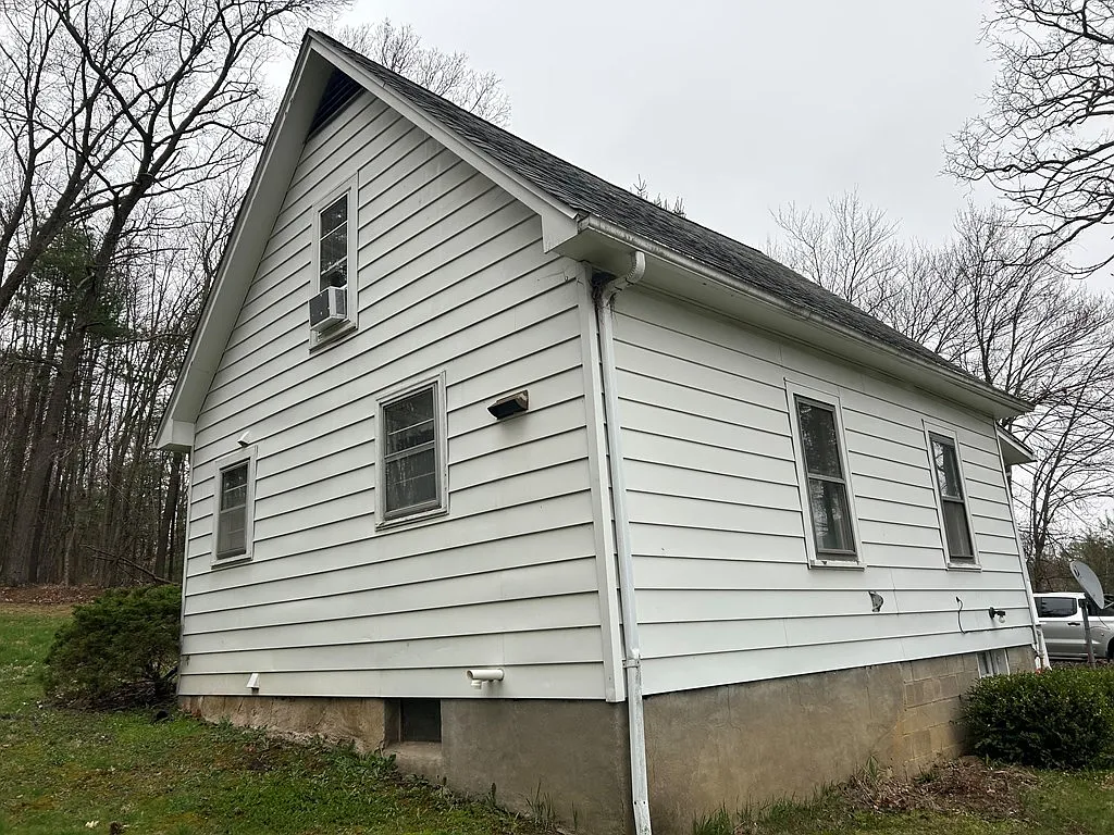 2 bed, 1.0 bath, 840 sqft, $900 — Photo 2