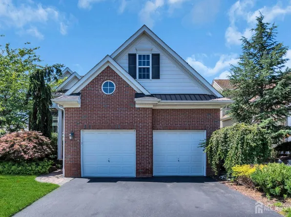 10 Nappa Ct, Monroe Township, NJ 08831