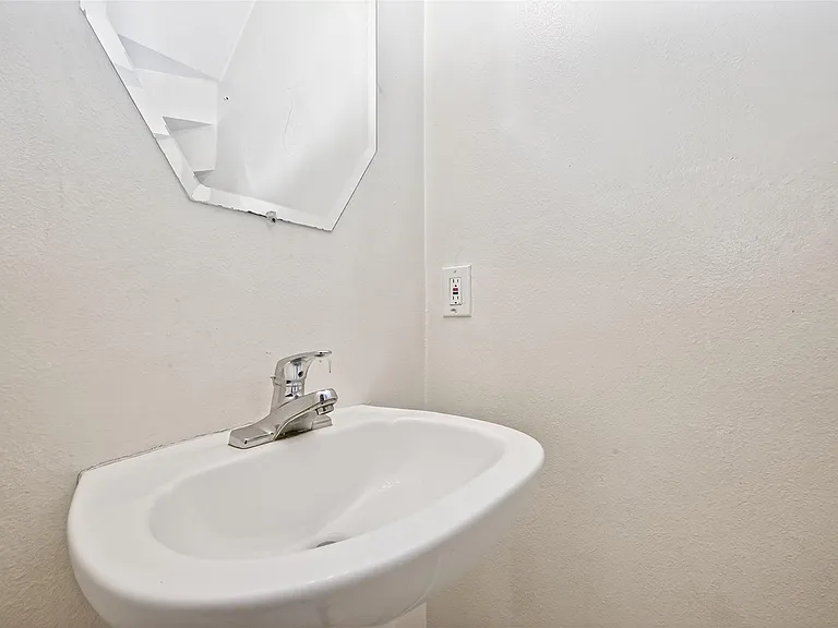 15515 Waldron Cir #B — Photo 16