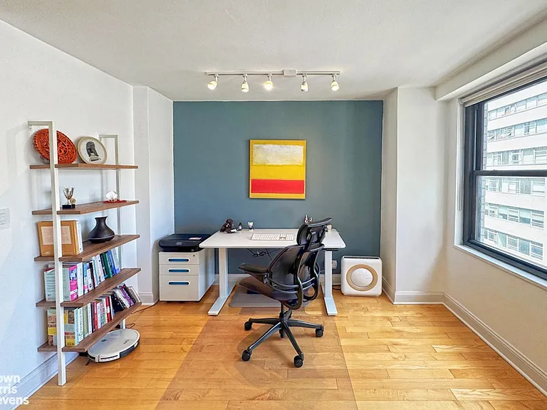 225 E 57th St #8M — Photo 4