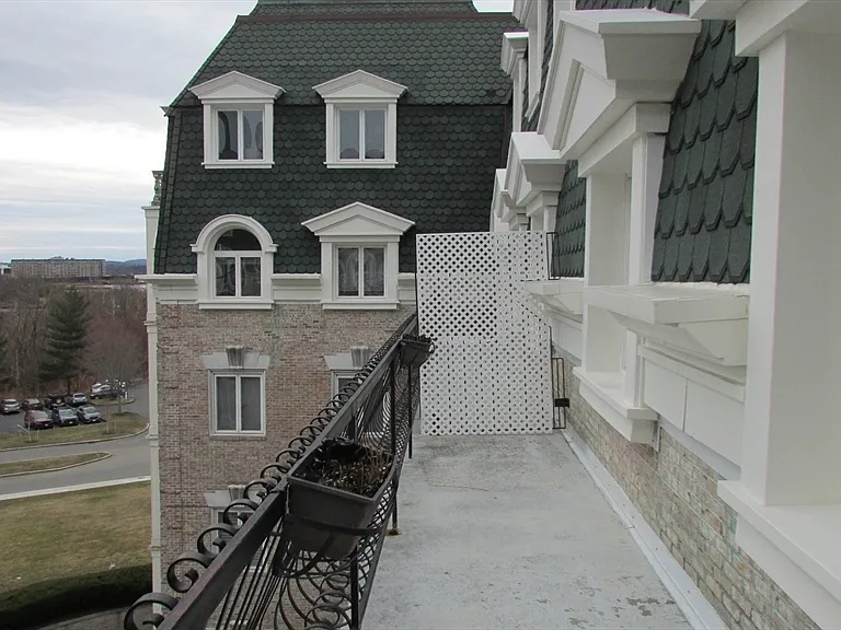 100 Marina Dr #508 — Photo 37