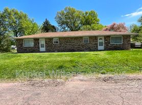 912 E Adams St, Belleville, IL
