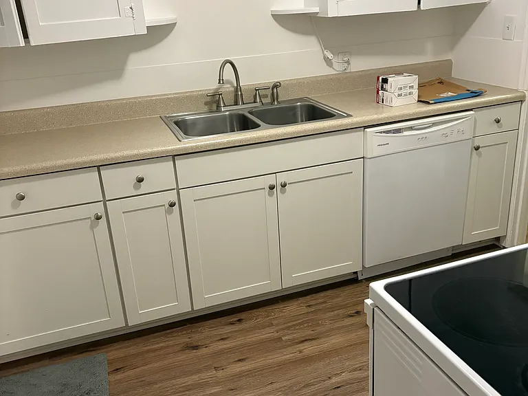 1027 Brown St — Photo 10