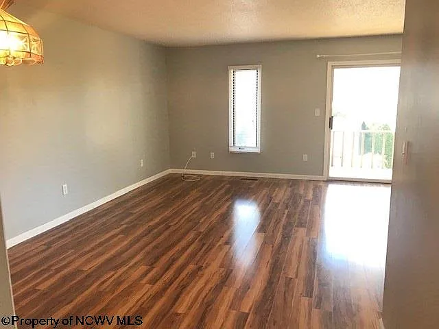 2 bed, 3.5 bath, $2,200 — Photo 4