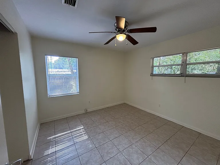 217 NW 36th Dr — Photo 18