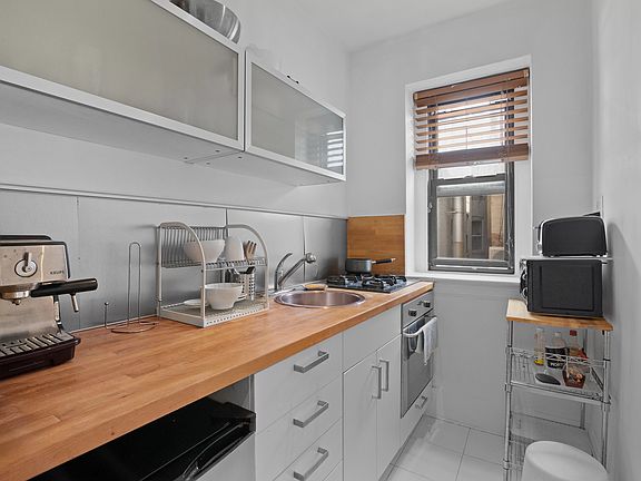 5th image of 209 W 104th St APT 5G