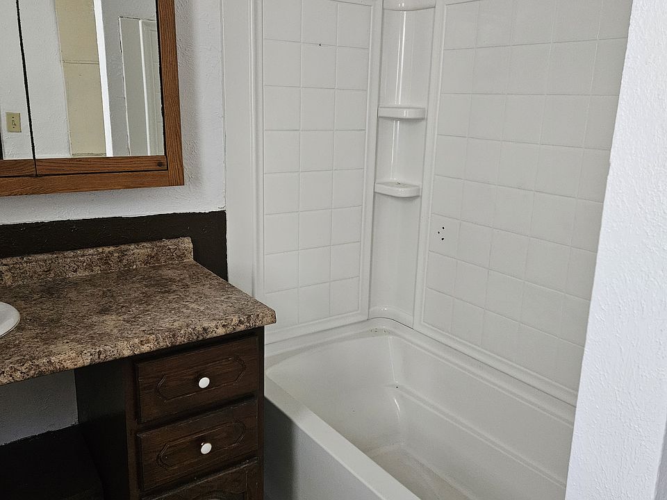 1st image of 1424 W Palmer Ave
