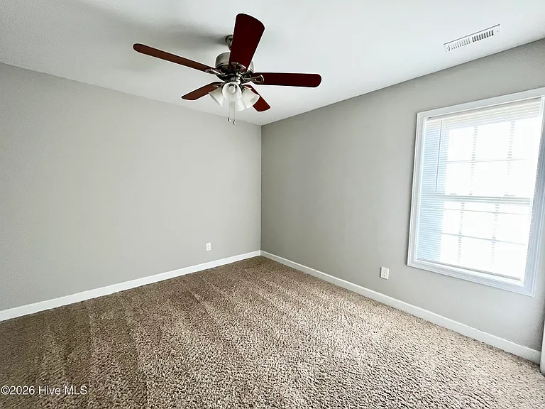 108 Oakwood Dr — Photo 5
