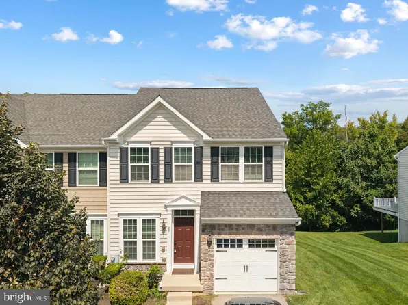 49 Hawkswell Cir, Oreland, PA 19075