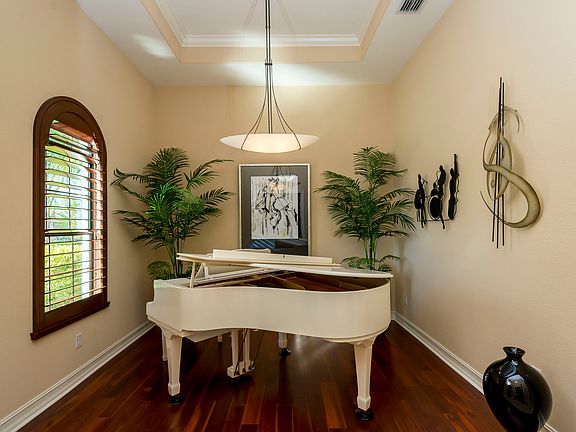 Formal Dining or Piano Room