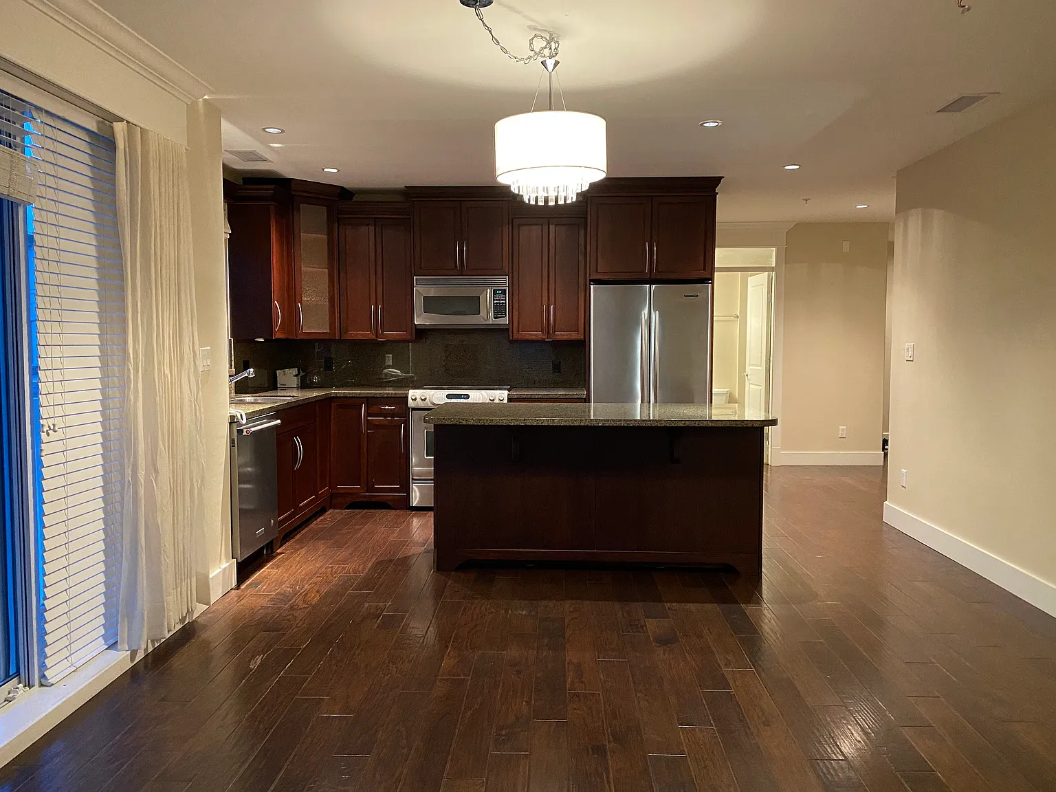 2 bed, 1120 sqft, $2,300 — Photo 4