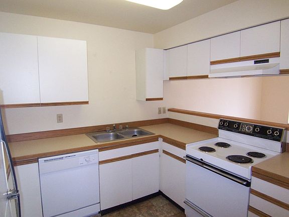 3rd image of 20034 15th Ave NE APT 101
