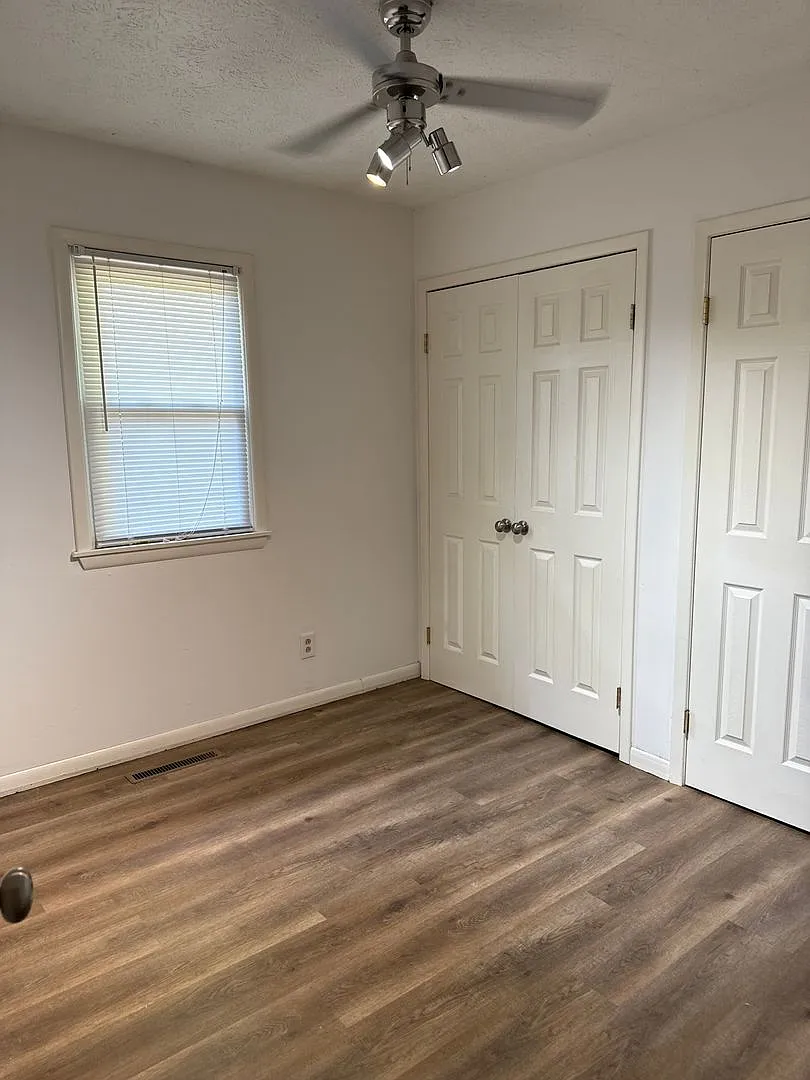 Walnut Court Apartments — Photo 3