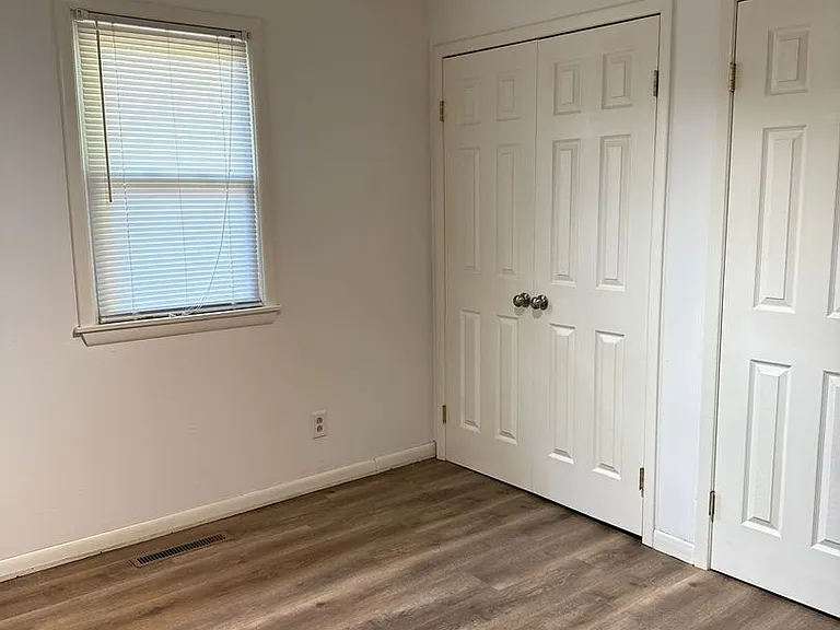 724 W Walnut St — Photo 3