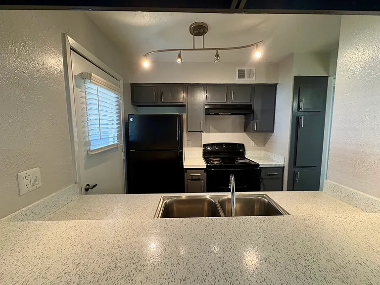 Pleasant Creek Apartments — Photo 40