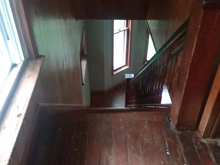 1121 Taft Ave — Photo 4