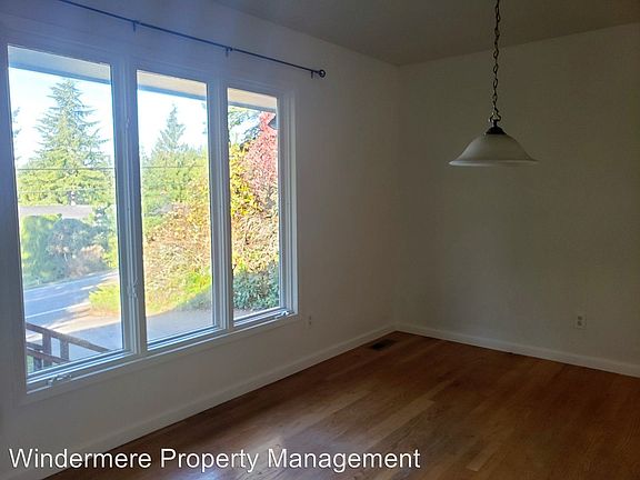 5th image of 1020 Lovell Ave NW