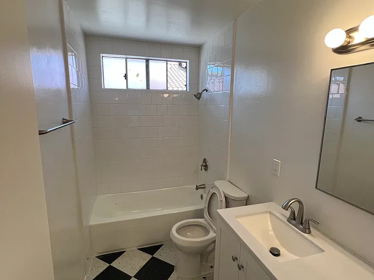 5942 Malabar St #E — Photo 10
