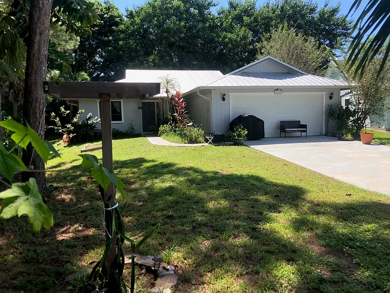 6906 SE Raintree Ave — Photo 2
