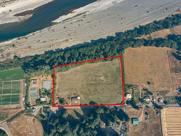 353 Holmes Flat Rd, Redcrest, CA 95569