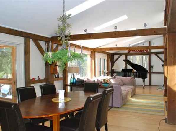 10 Old Tree Farm Rd, Stockbridge, MA 01262