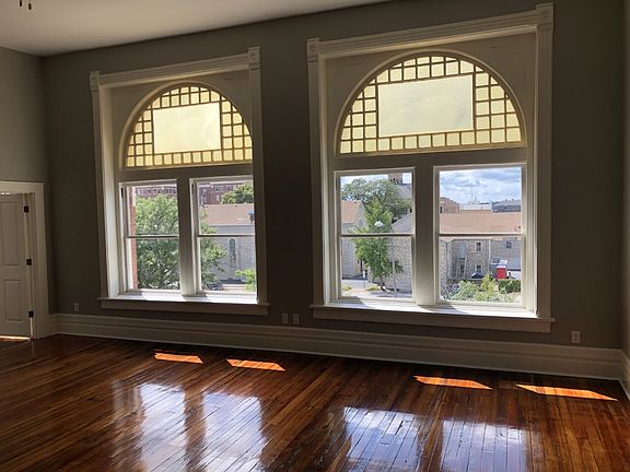 2nd image of 419-423 Brady St #6