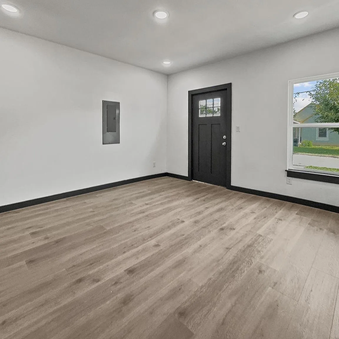 5 bed, 2.0 bath, 1472 sqft, $1,850 — Photo 3