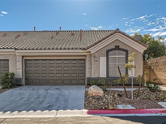 3rd image of 9797 Hickory Crest Ct