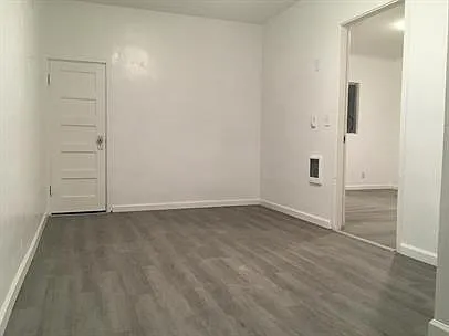 Close Id - 20 Ne Main Street - Lb — Photo 2