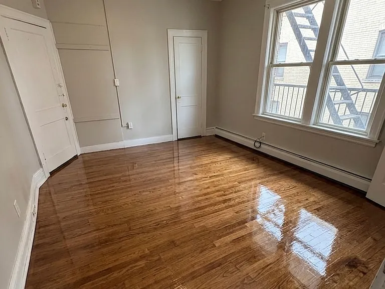 338 Jefferson St #3B — Photo 2
