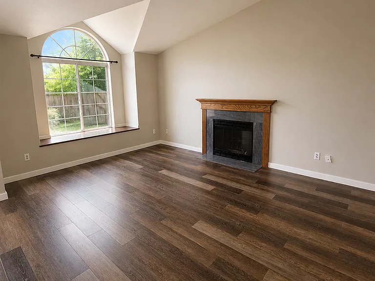 524 Eklund Ct SE — Photo 2
