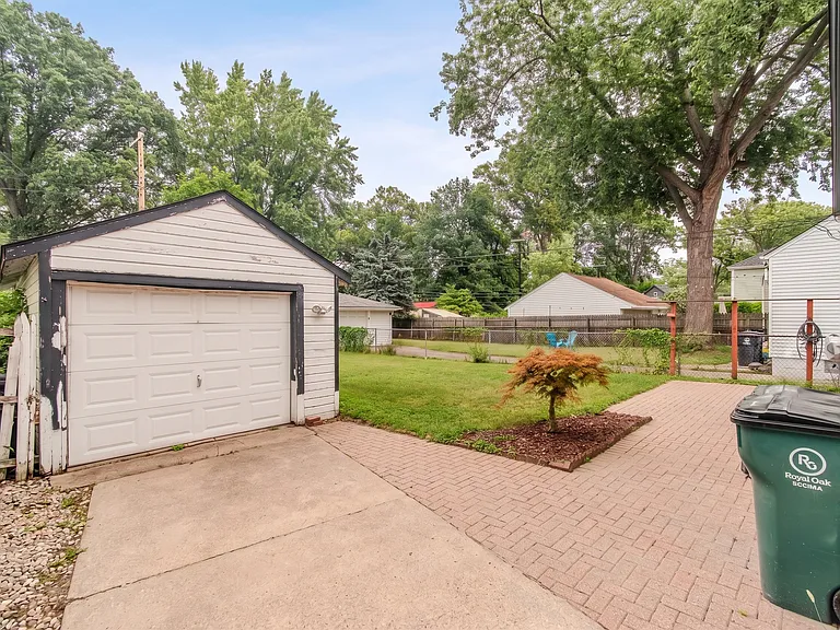 727 Forest Ave — Photo 11