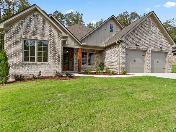 14800 Edgewater Dr, Northport, AL 35475