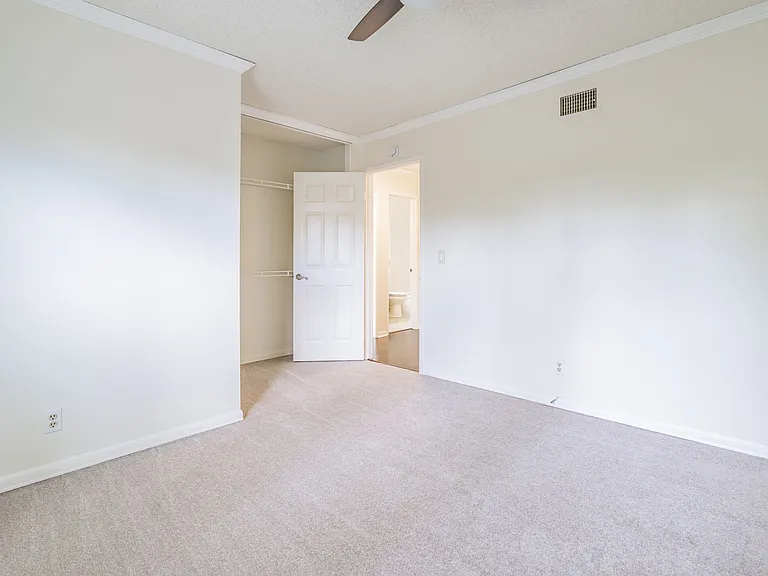 6894 N Auburn Cir — Photo 25