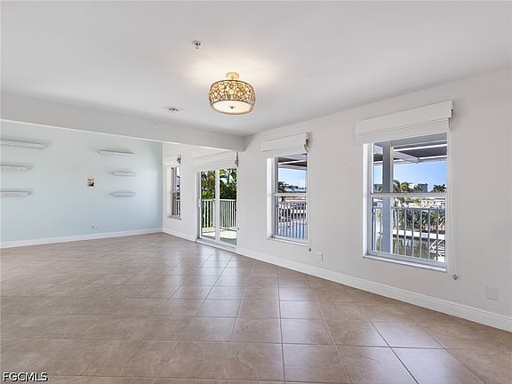4th image of 26 Palmview Blvd