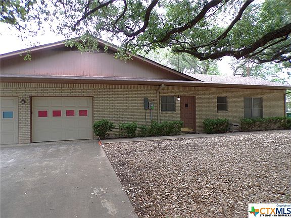 3rd image of 822 Estate Dr