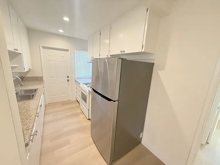 4123-4125 Ocean View Blvd — Photo 7