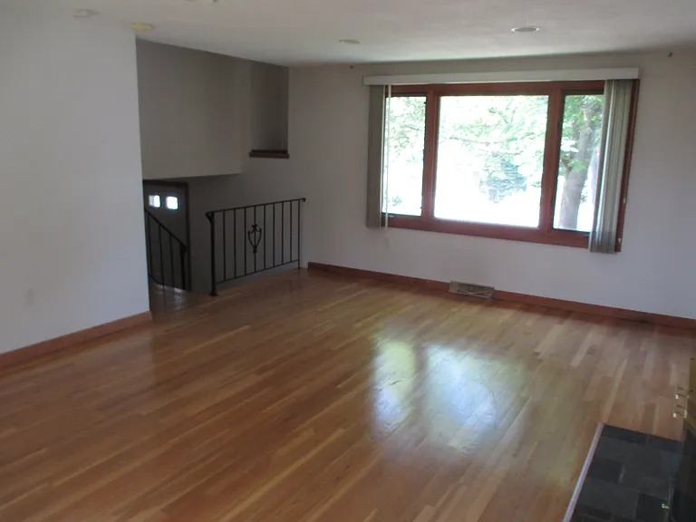 1 Cayuga Dr — Photo 15