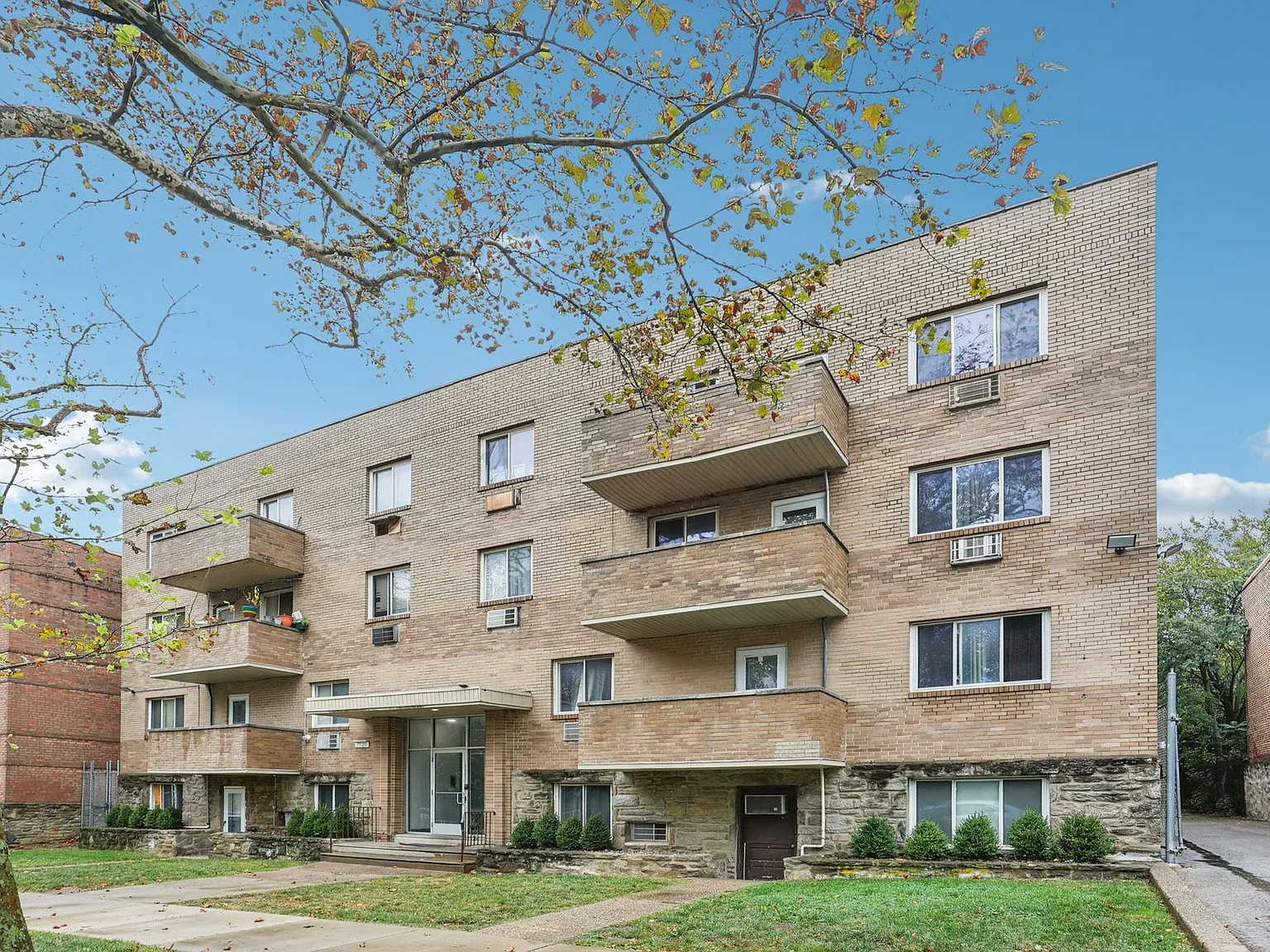 Mandela Apartments — Photo 1