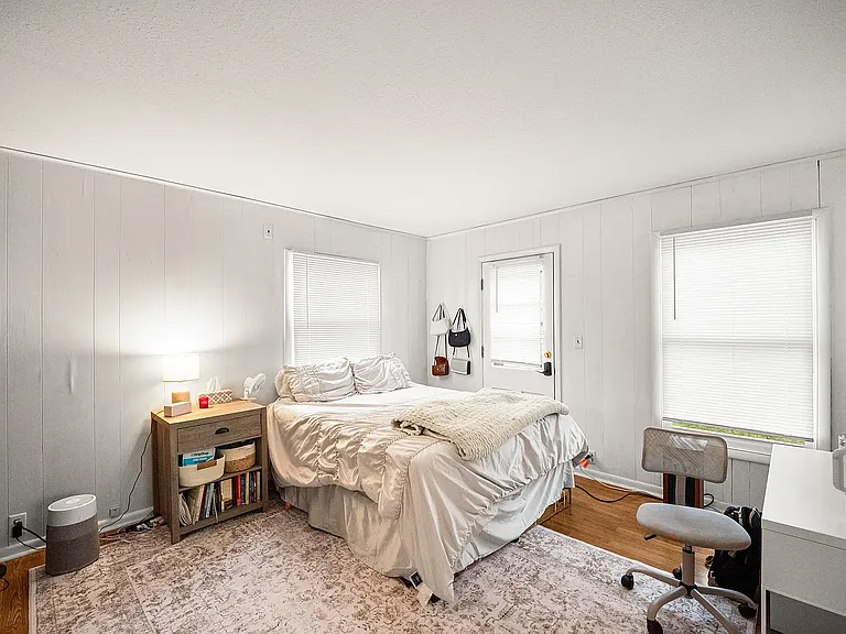 910 Vine St — Photo 4