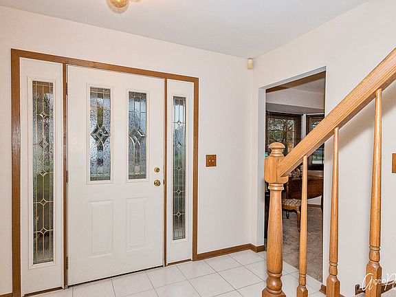 2nd image of 423 Farmhill Cir