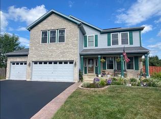 323 Greenview Ct, Poplar Grove, IL 61065