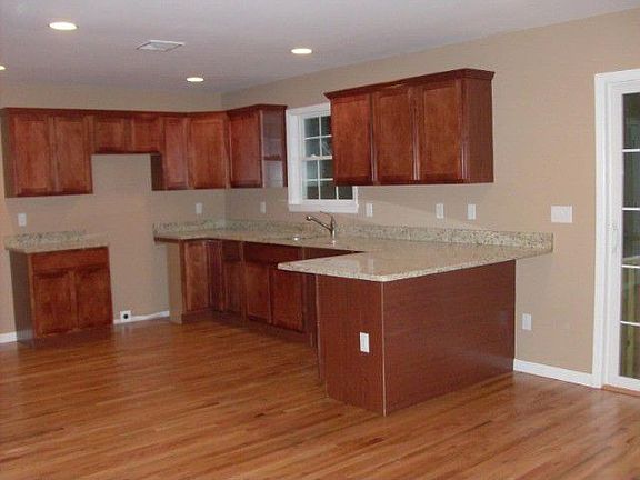 4th image of 15 Lynbrook Dr