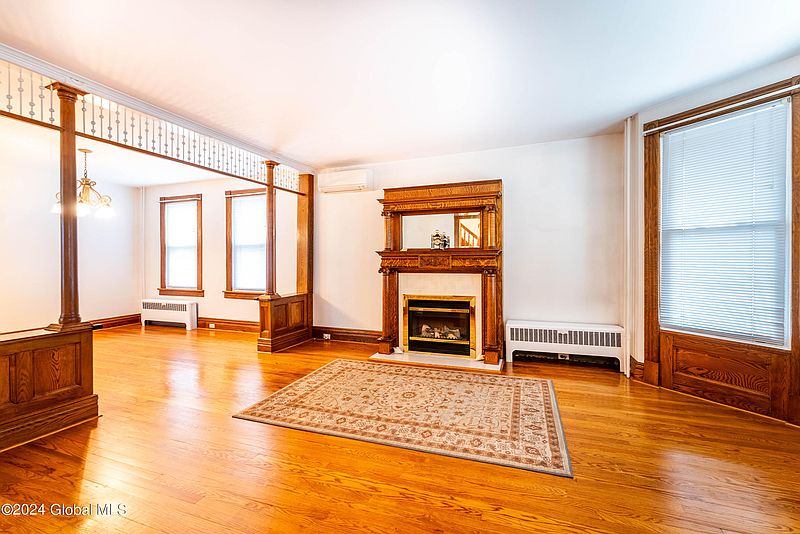 5th image of 1218 6th Avenue