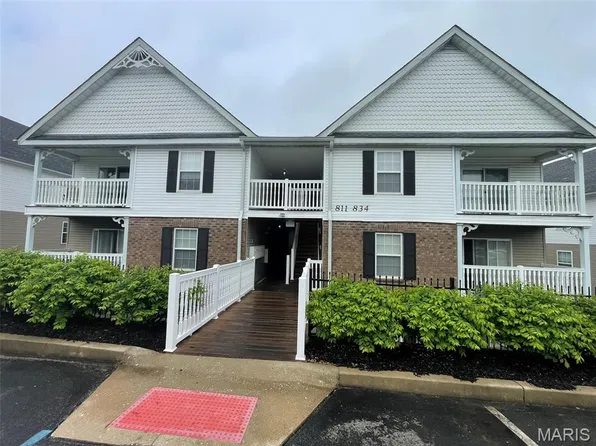 834 Saravalle Dr #3D, Saint Peters, MO 63376