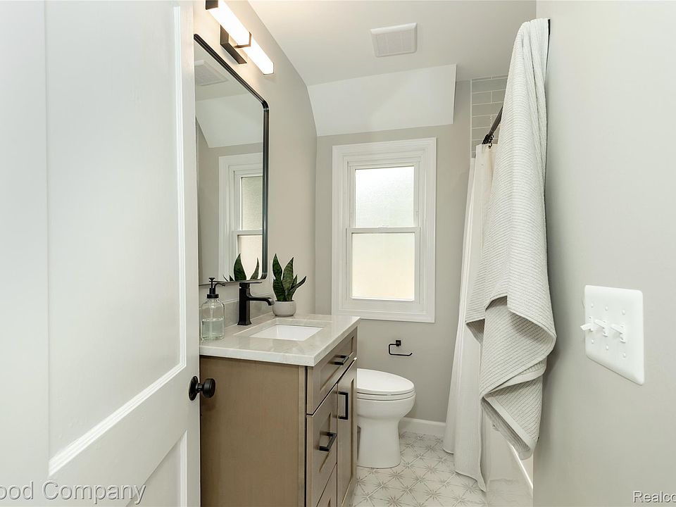 223 N Alexander Ave, photo 22